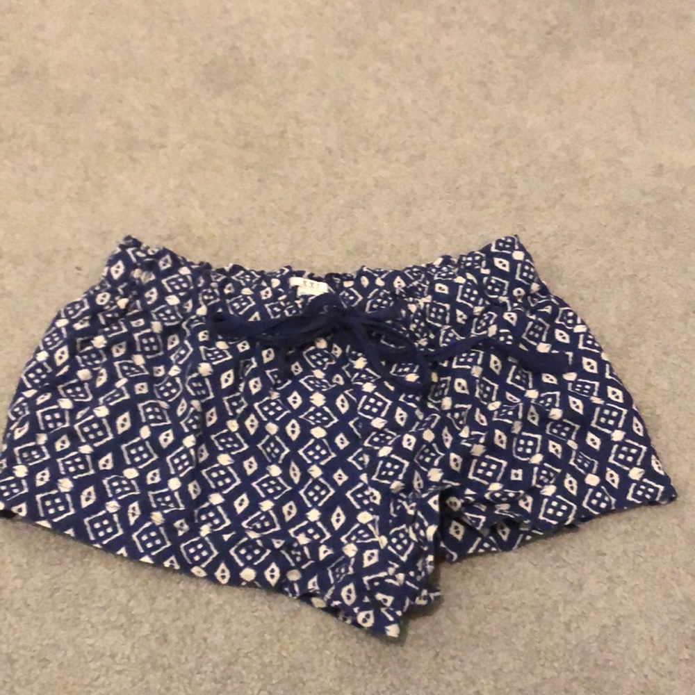 Patterned flowy shorts